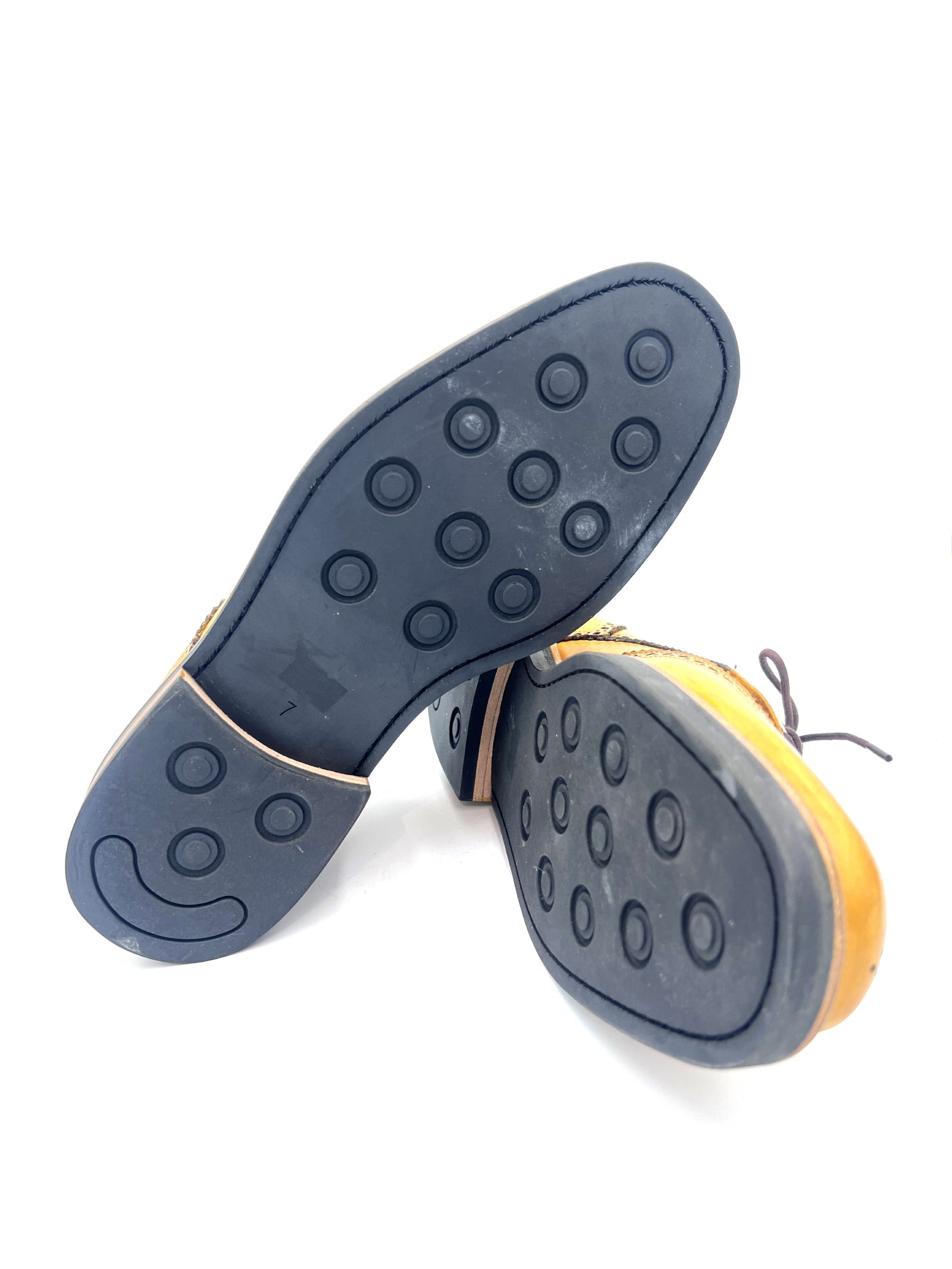 Oscar William Classic Yellow Patina Brogues – Studded Rubber Sole