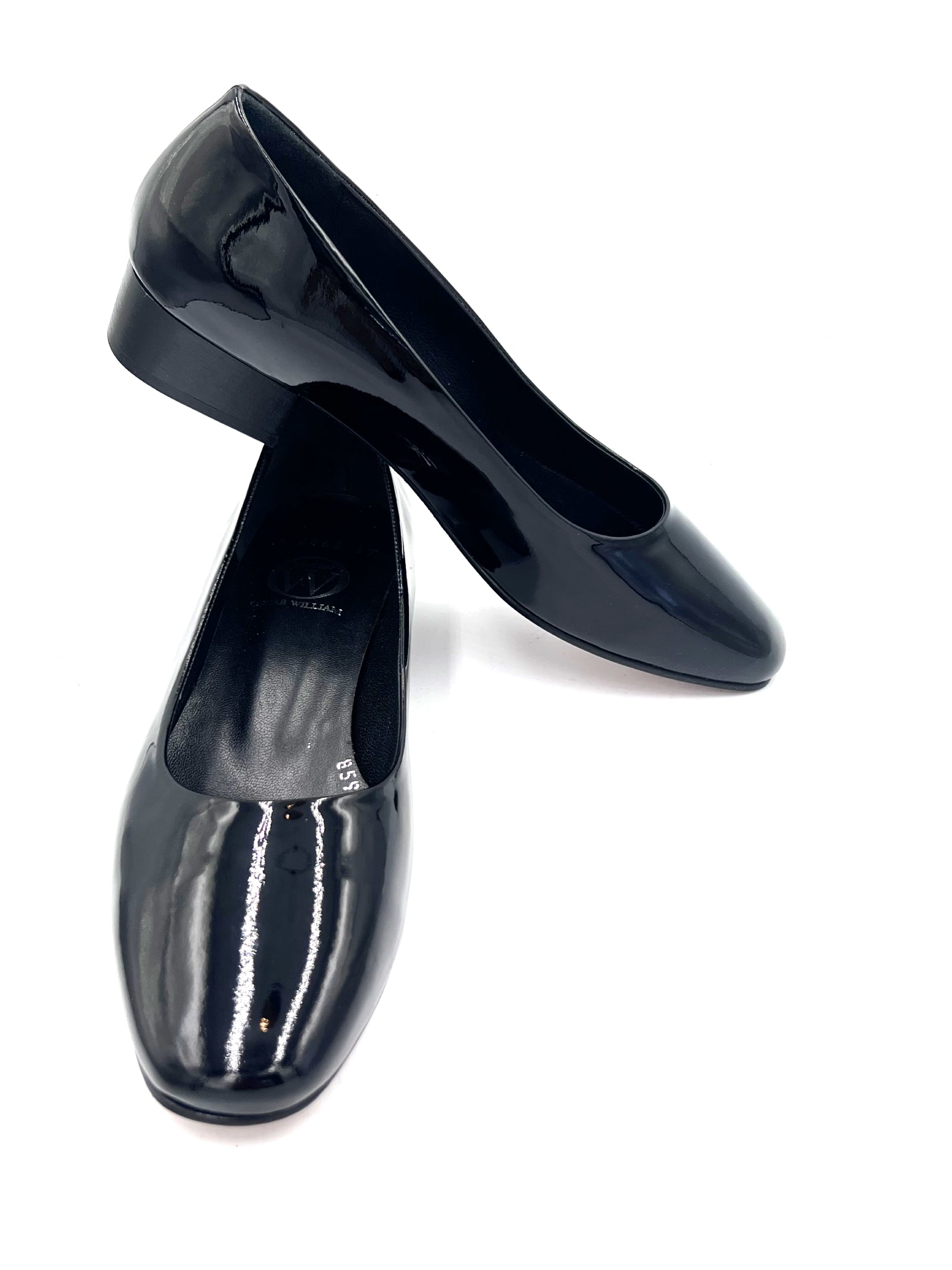 Oscar William Whole cut Pump – High Shine Black