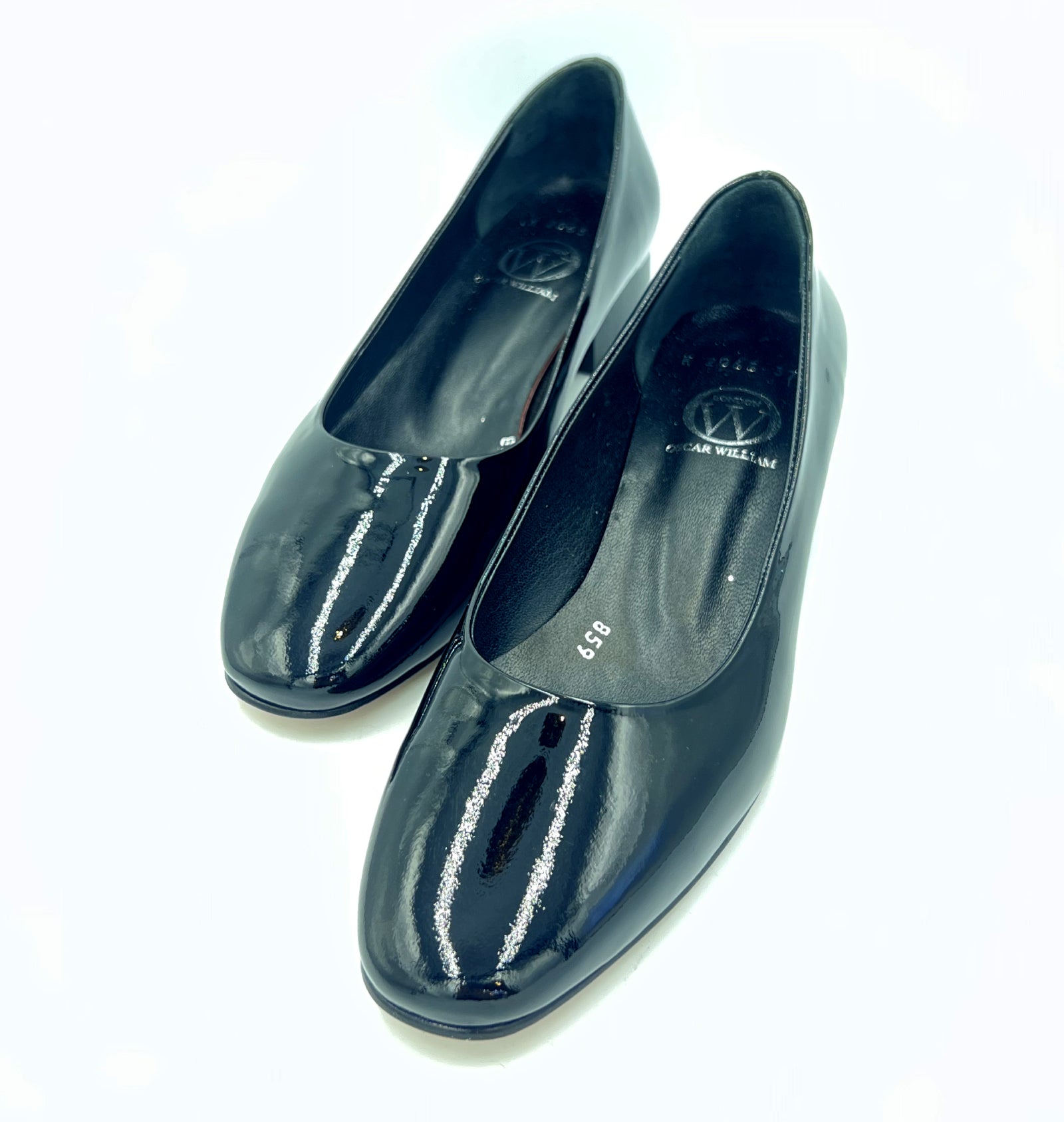 Oscar William Whole cut Pump – High Shine Black
