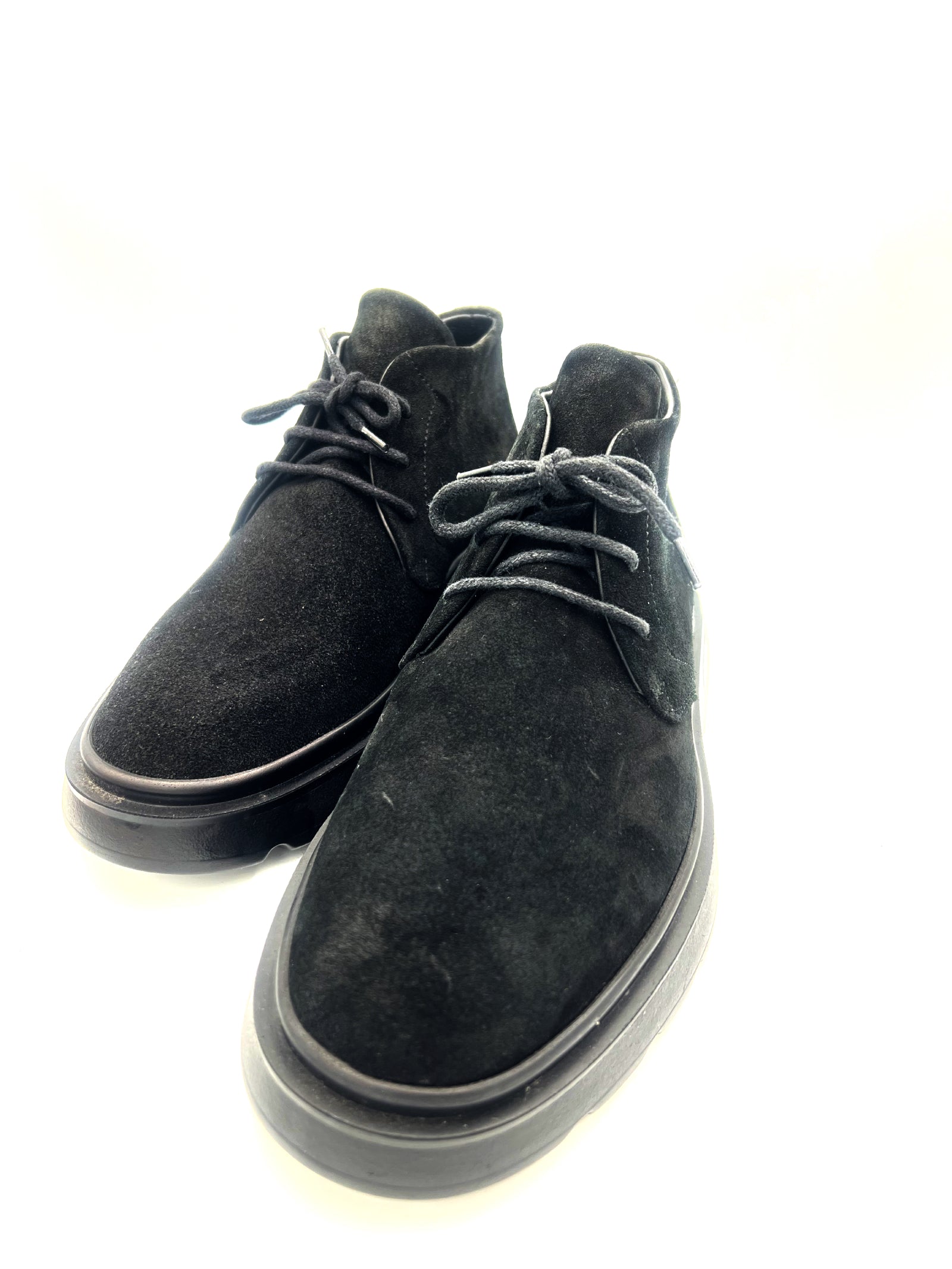 Oscar William black suede Chukka boots with lightweight sole